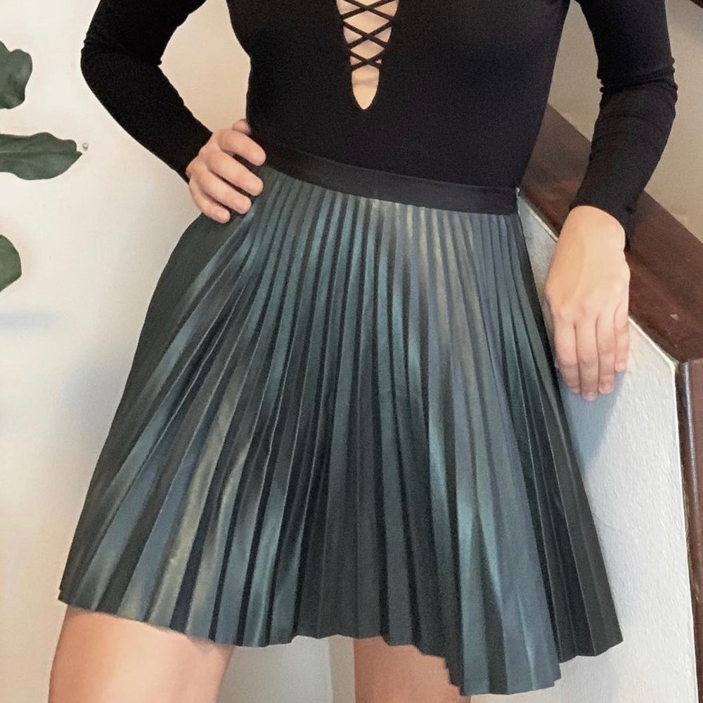 Vero Moda Forest Green Pleated Mini Skirt / Size - S  - $10